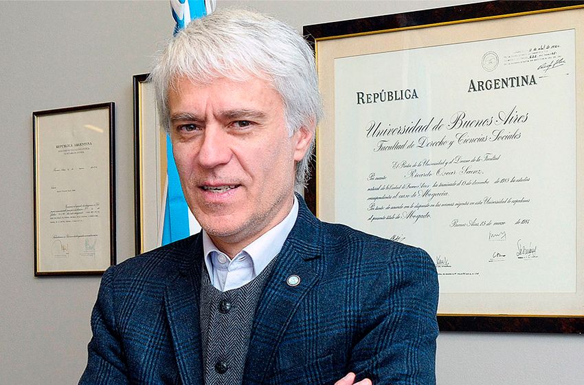 Ricardo Saenz presenta su nuevo libro: "Bote Salvavidas N6"