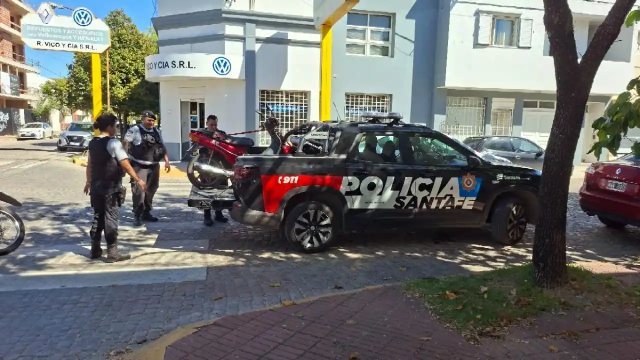 Una mujer tuvo que ser trasladada al hospital tras chocar con un auto