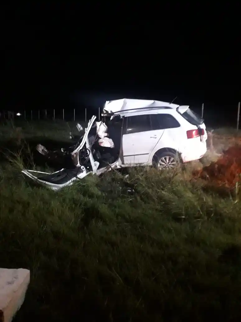 Fallece conductor de automóvil tras embestir garita de colectivos