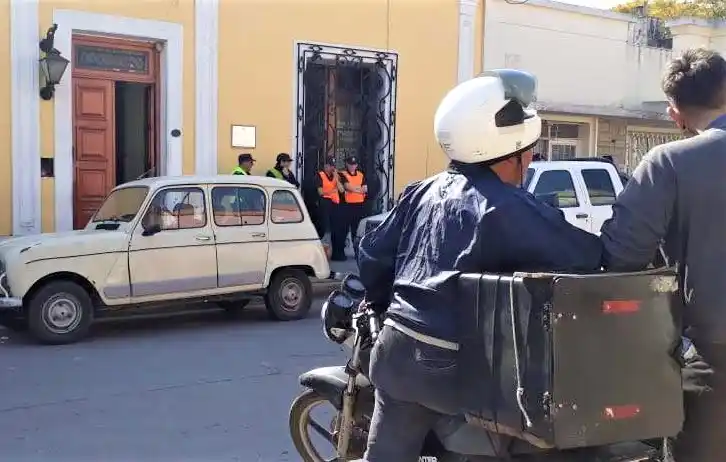 Uso de casco: piden a mensajerías que no contraten a cadetes que no los utilicen