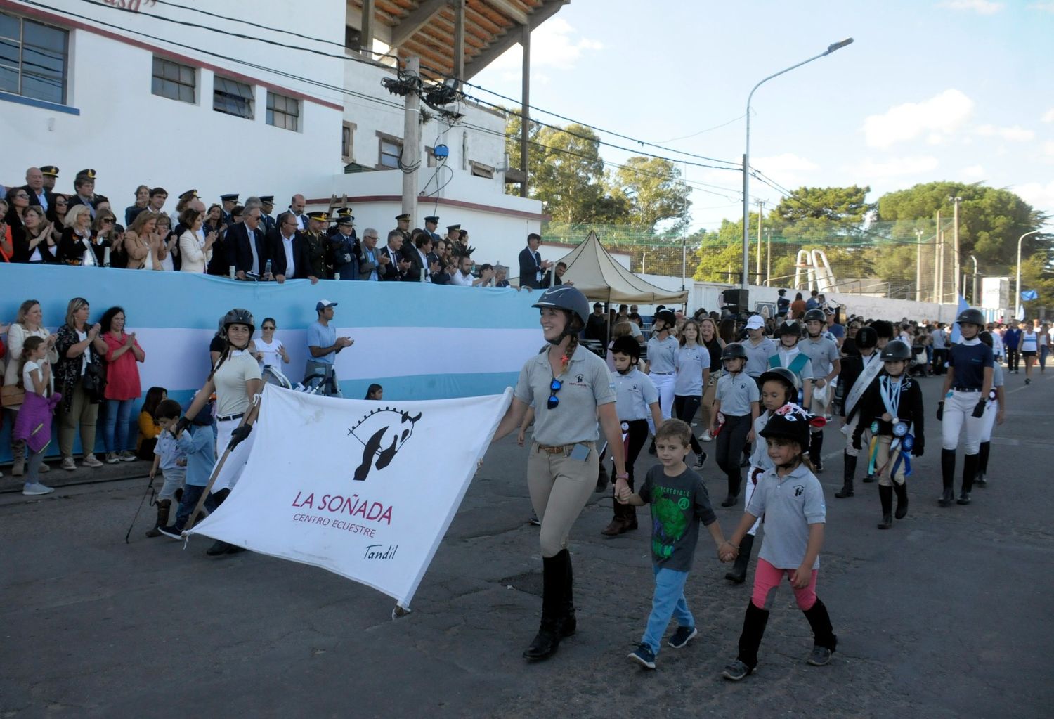 Desfile cívico-criollo-militar en Tandil: el orden de pasada del acto del 25 de mayo