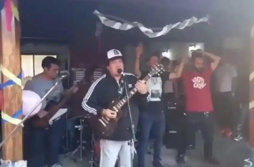 Se filtró un video del Pity Álvarez cantando en un cumpleaños: «Quieren rock»