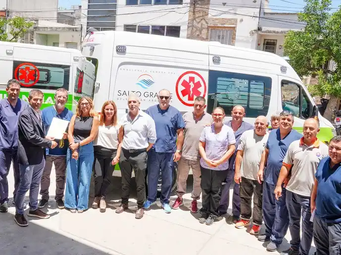 Hospitales de Paraná recibieron ambulancias de alta complejidad que entregó la provincia
