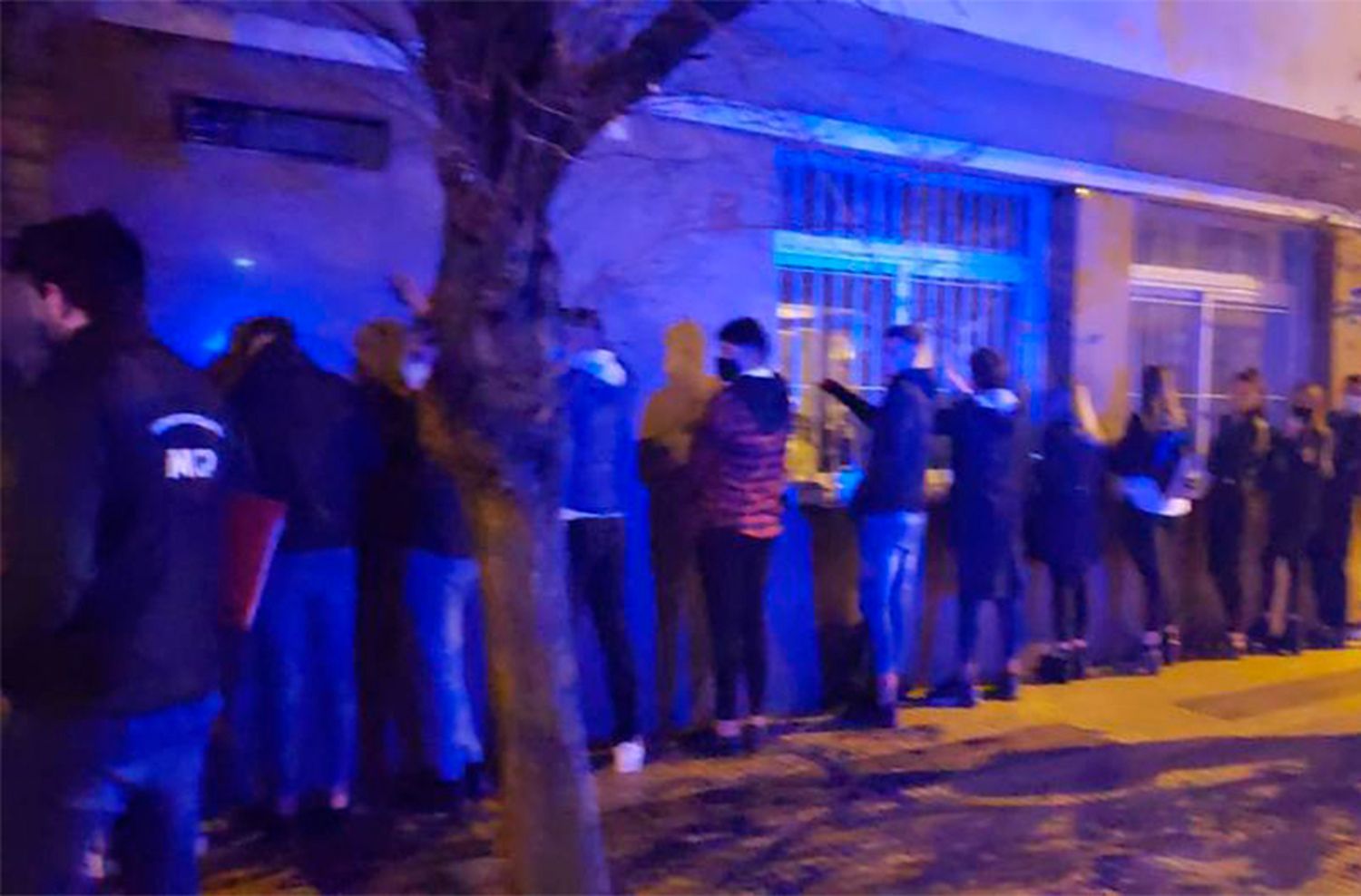 Desbaratan fiesta clandestina con menores: los padres tuvieron que retirarlos