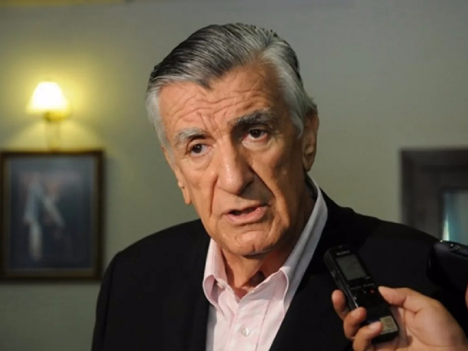 Gioja cuestionó a Macri "porque no se hace responsable de nada"