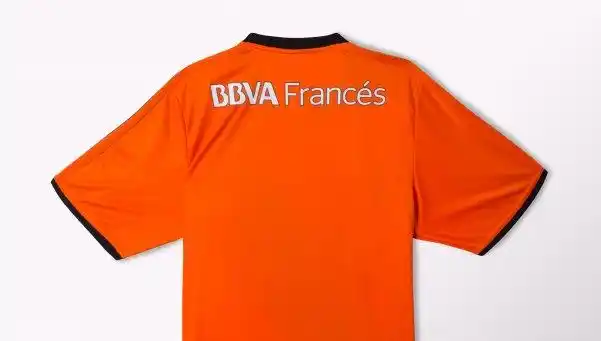 River se viste de naranja a 30 años de un triunfo histórico