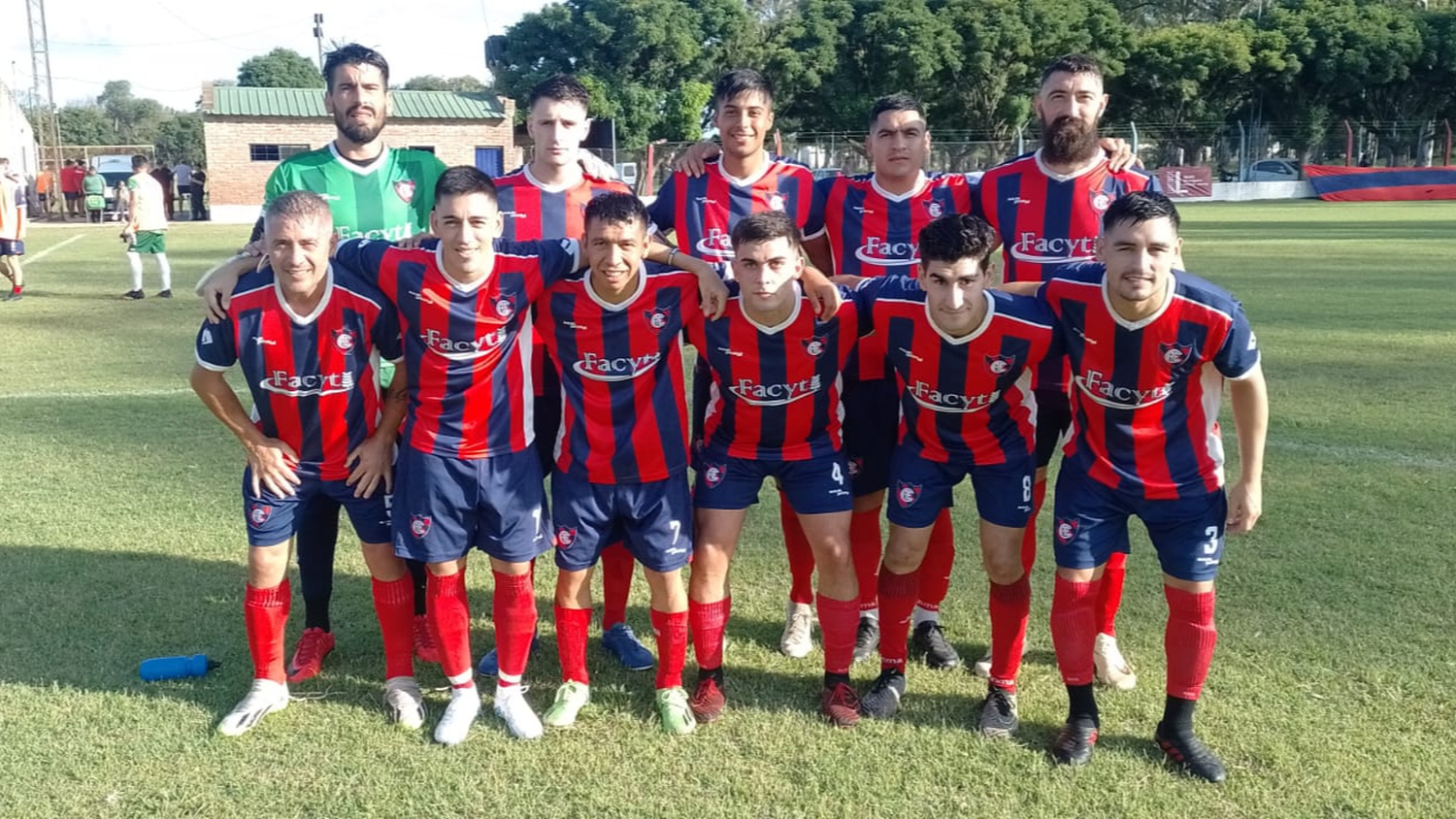 El Rojo ganó, gustó y goleó. Foto: Omar Lamarchesina