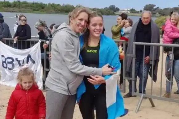 Candela Giordanino se consagró campeona sudamericana juvenil de aguas abiertas