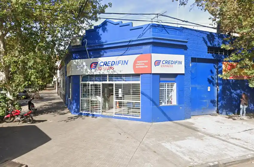 Rompieron la puerta de ingreso de una empresa de logística y robaron el dinero de una caja fuerte