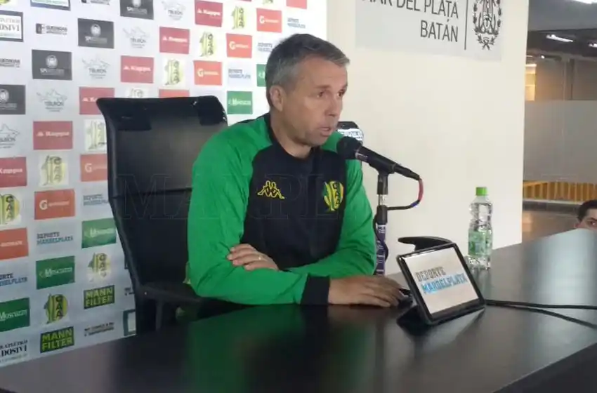 Gustavo Álvarez renovó con Aldosivi hasta junio de 2020