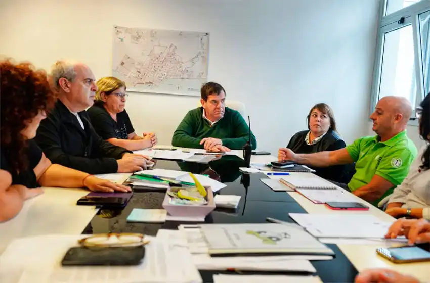 Montenegro se reunió con el equipo de Salud para reforzar medidas de prevención