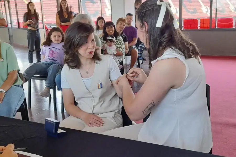 Una hincha de Racing y la otra de Colón, Maria Cecilia y Emilia eligieron el 
