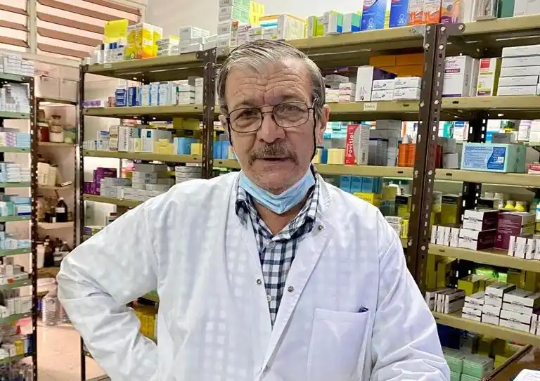 El último día de “Carlitos”, el histórico empleado de la farmacia Pasteur