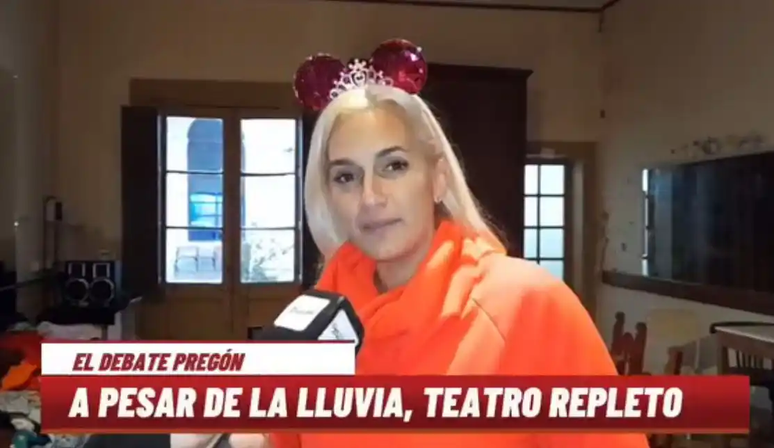 A pesar de la lluvia, teatro repleto
