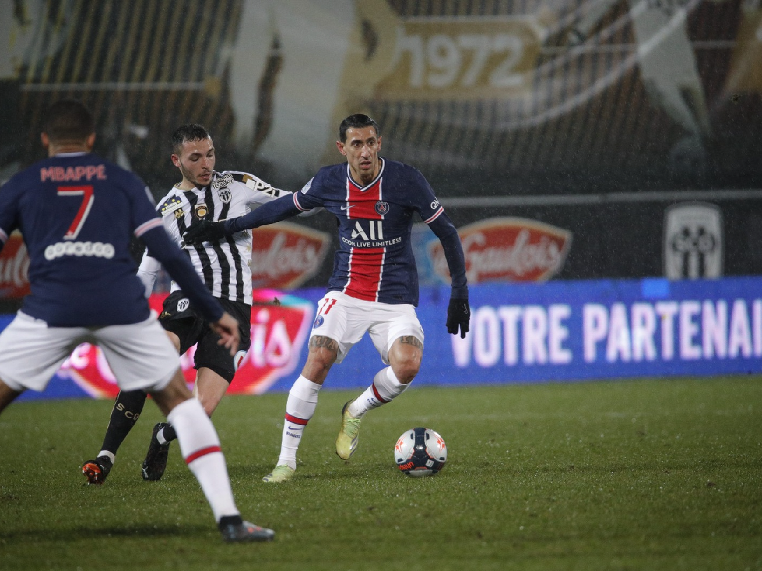 Con Di María y Paredes, PSG ganó y es líder en Francia