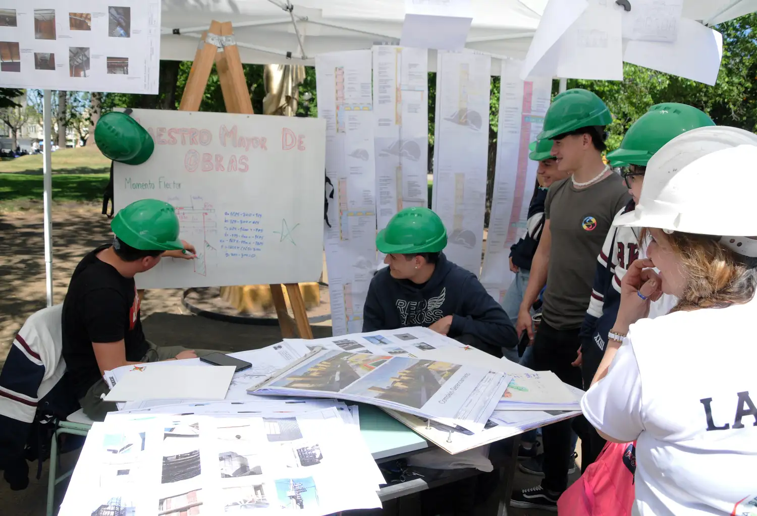 Alumnos de la Técnica 2 tuvieron su jornada práctica en la Plaza Independencia