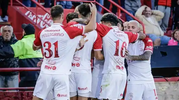 El Globo goleó a Racing (U) para subirse a la cima de su grupo