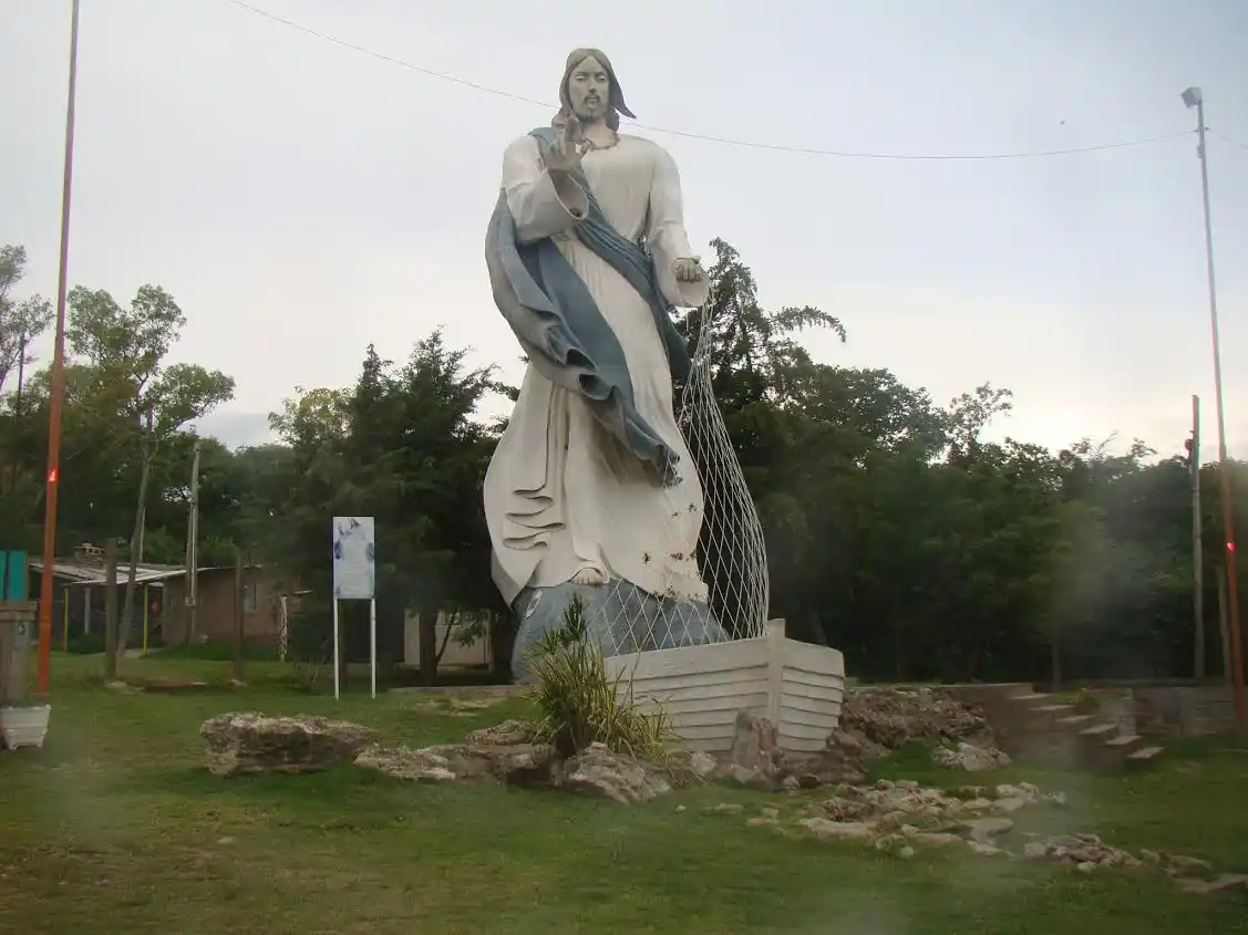 “El Cristo Pescador” figura dentro de los cinco monumentos más curiosos de la Argentina