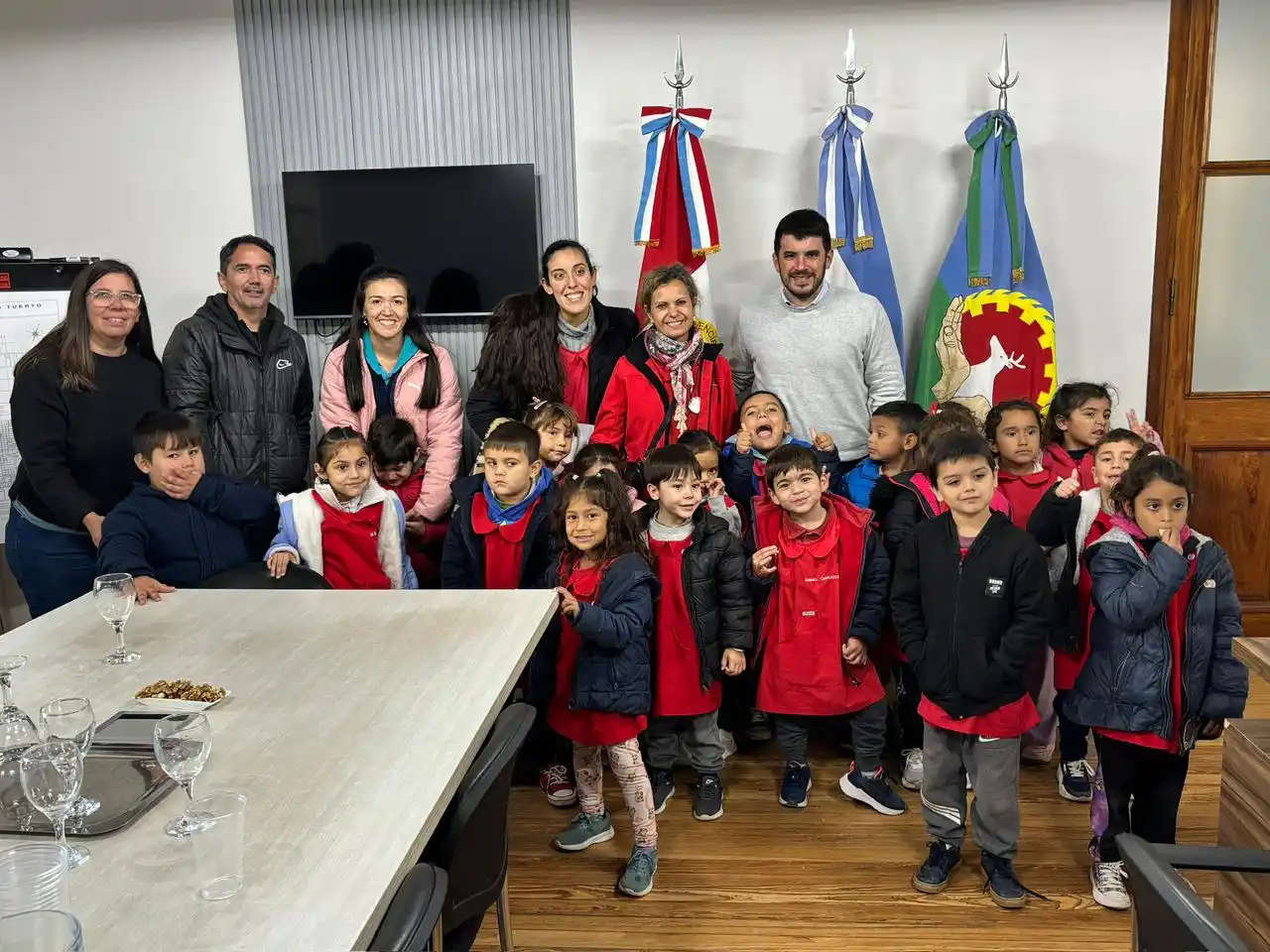 El intendente recibió a los alumnos y docentes.