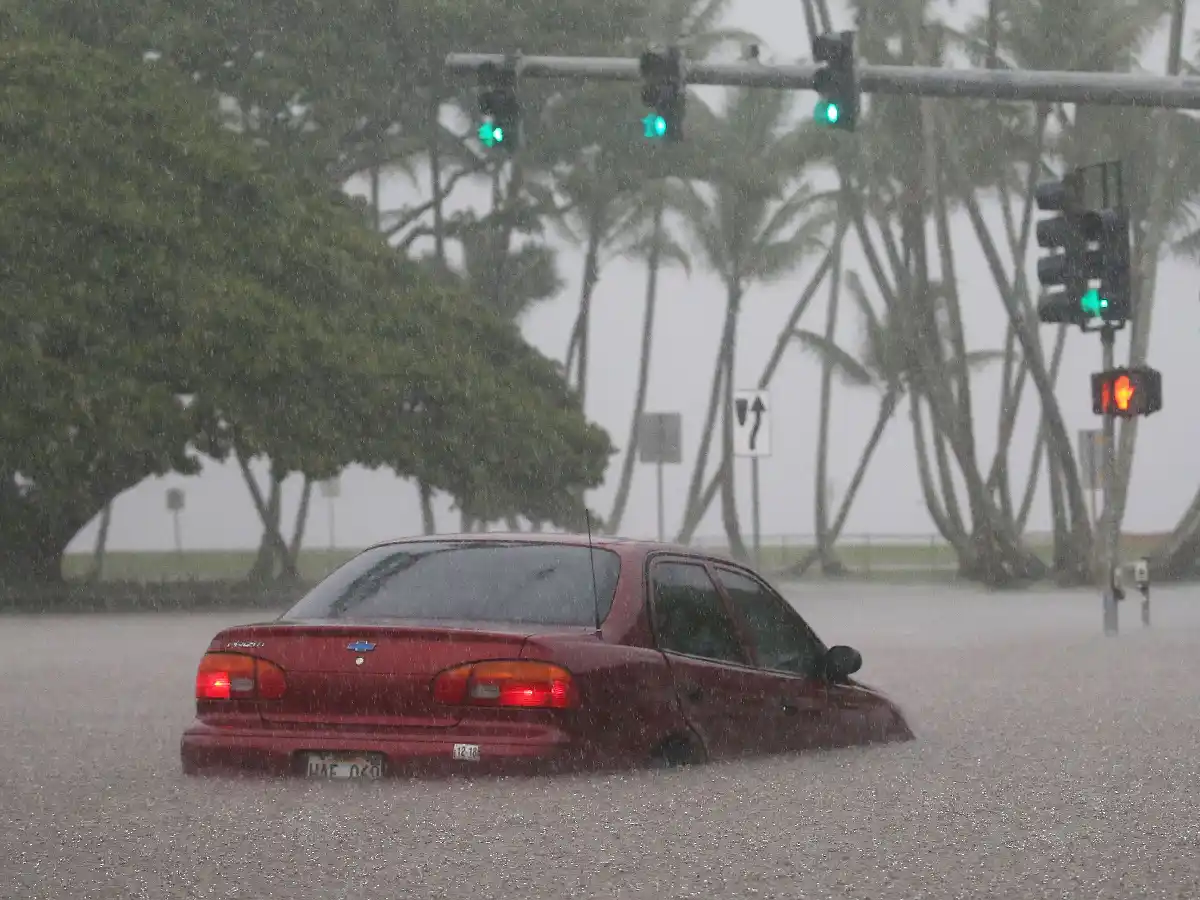 El huracán Lane causa los primeros estragos en Hawai