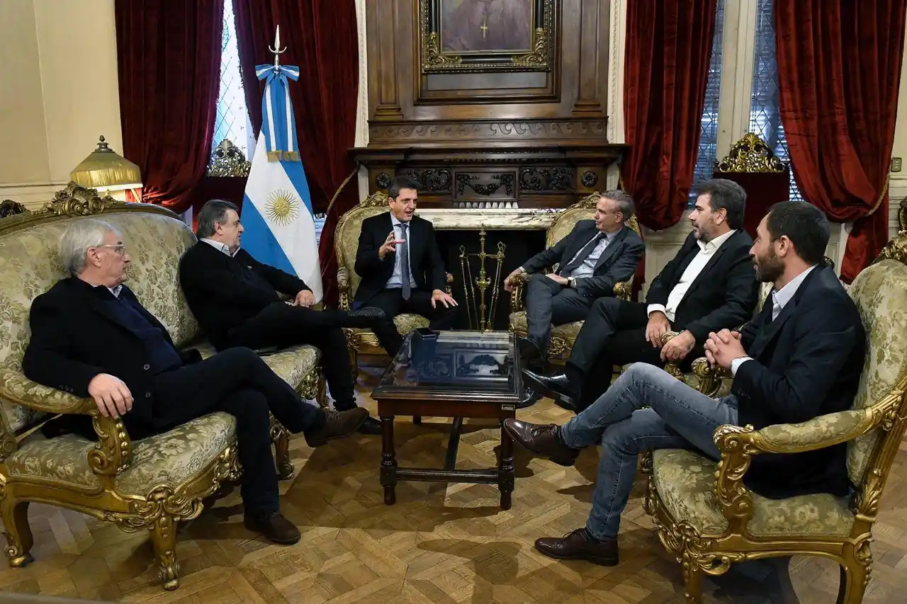 Massa recibió a dirigentes de Juntos por el Cambio que propusieron a Pichetto como auditor general de la Nación