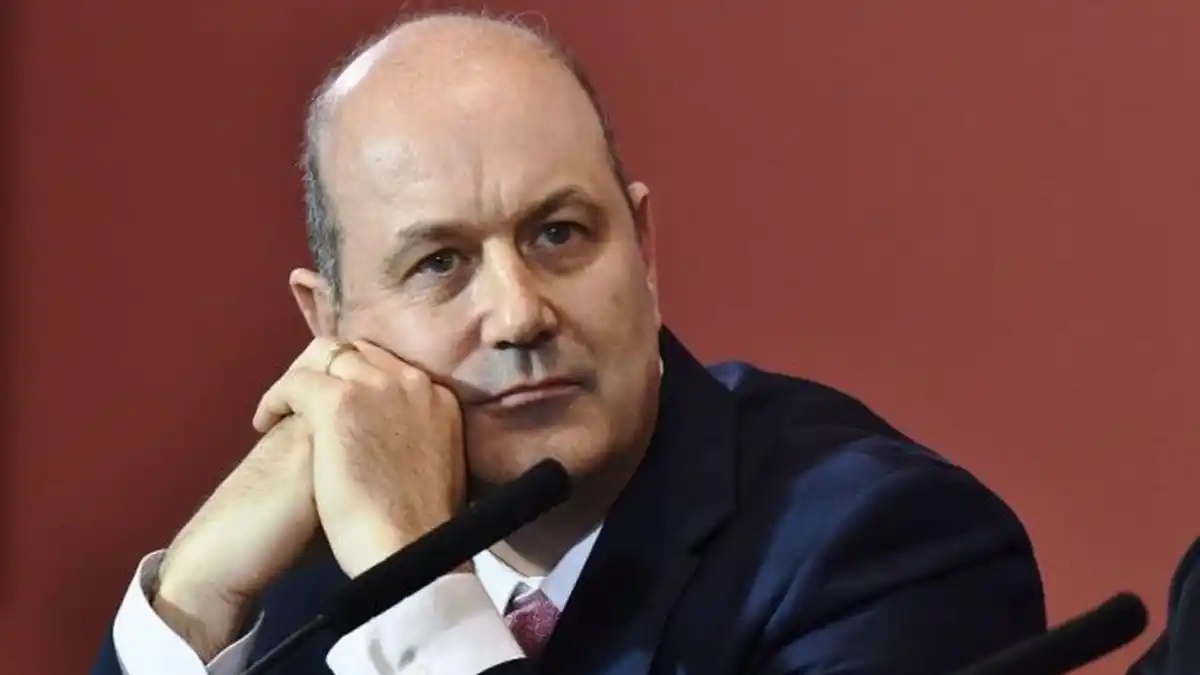 Sturzenegger celebra que echó 37.595 empleados estatales durante 2024