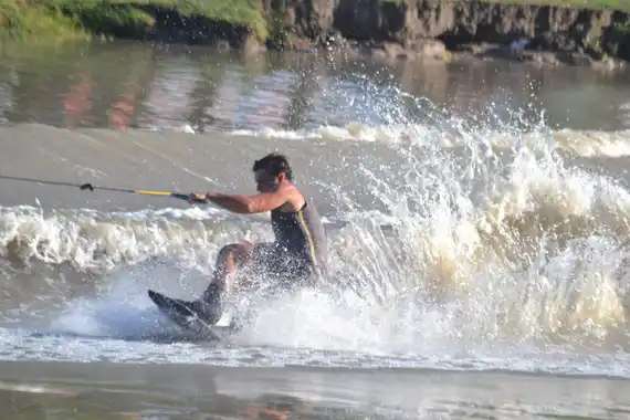 Exitosamente culminó el latinoamericano
de Wakeboard en aguas del Gualeguay
