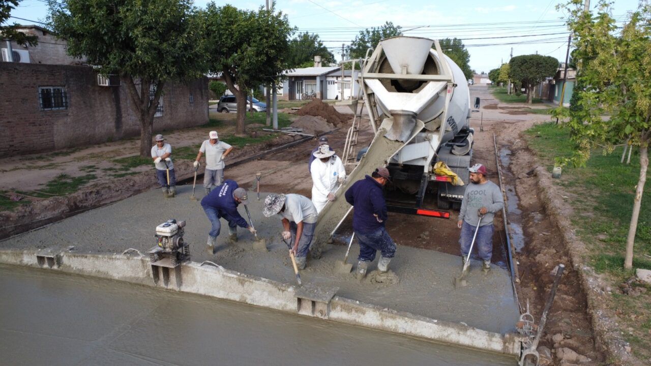 Nueva cuadra de pavimento en el barrio San José Obrero 