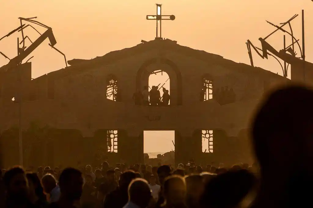 Irak declara TRES DÍAS DE DUELO e investiga catastrófico incendio que dejó más de 100 muertos en una boda