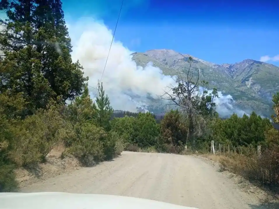 El incendio en Bariloche está fuera de control y ya se consumieron más de 4.400 hectáreas de bosque