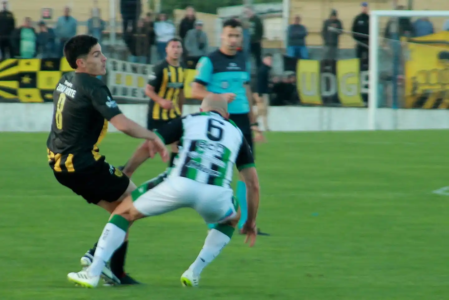 Palmieri y Mancinelli, en el último Santamarina-Villa Mitre de la temporada pasada.