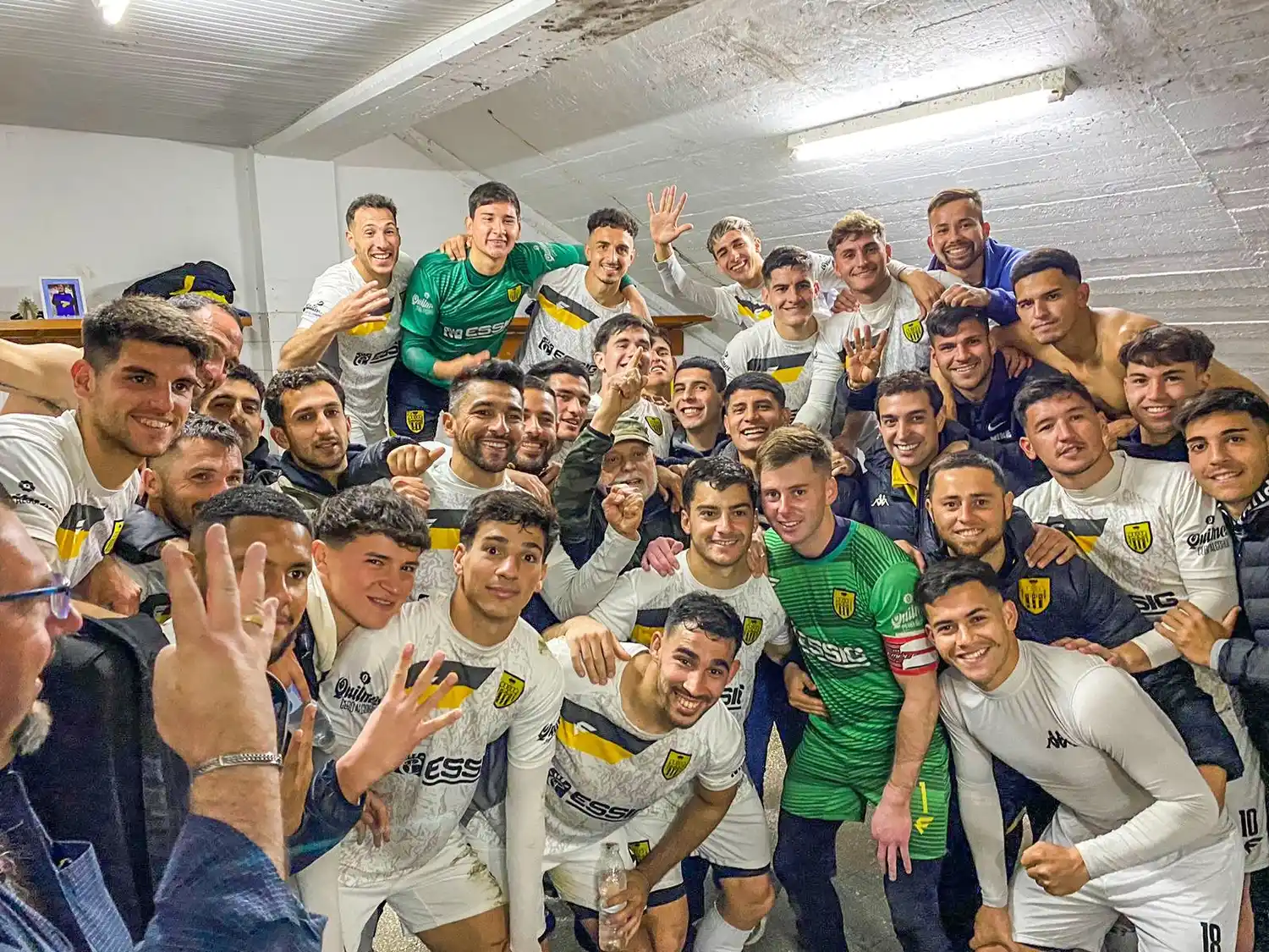 Los jugadores del aurinegro, tras el triunfo