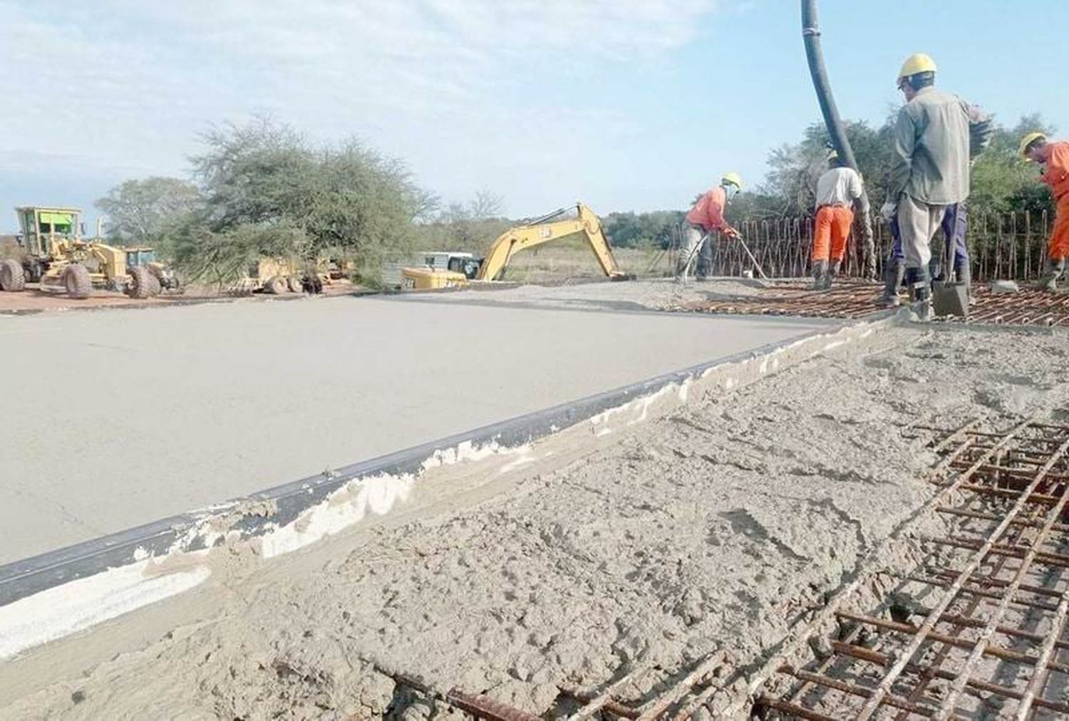 Se encuentra en un 70% la construcción 
del puente sobre el arroyo El Saladillo