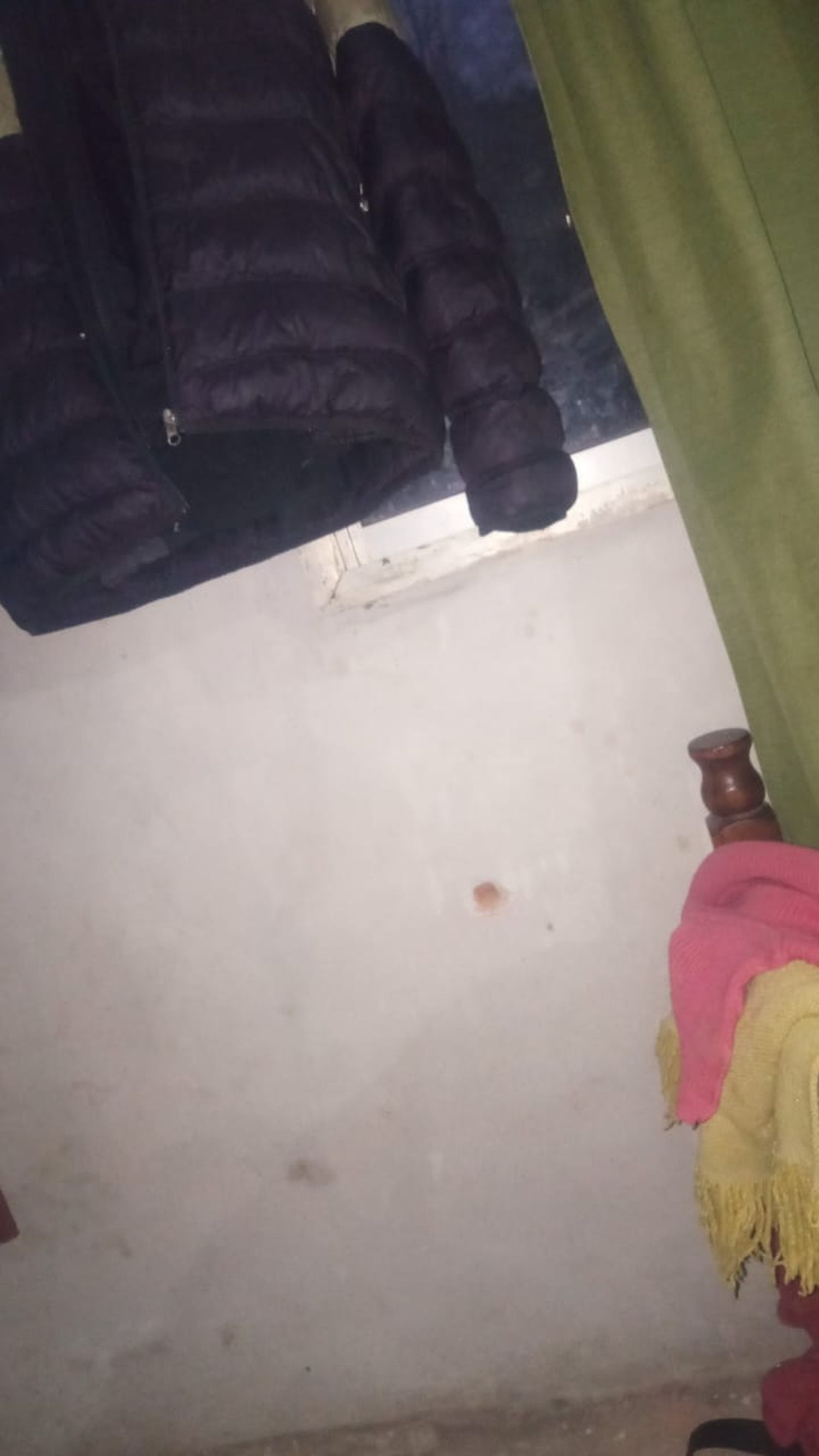 bajo puerto tiros cama