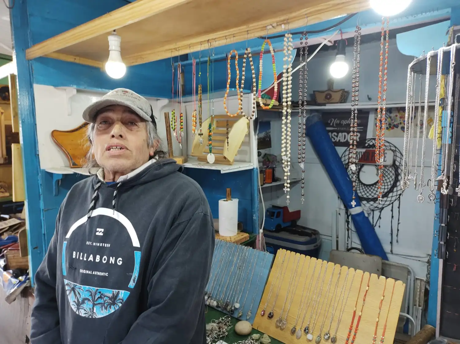 Miguel Ángel Benítez, artesano del paseo La Movediza.