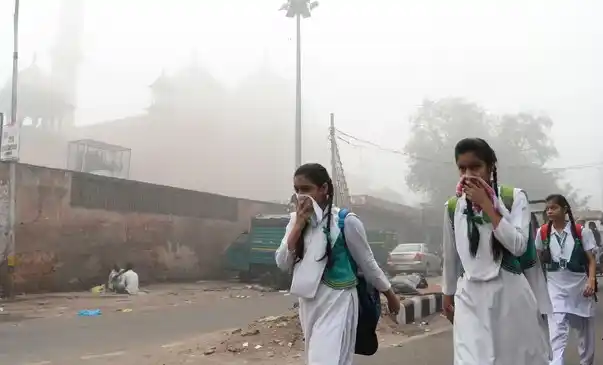 La contaminación del aire provoca enfermedades respiratorias y cardiacas, así como al deterioro cognitivo en los niños.