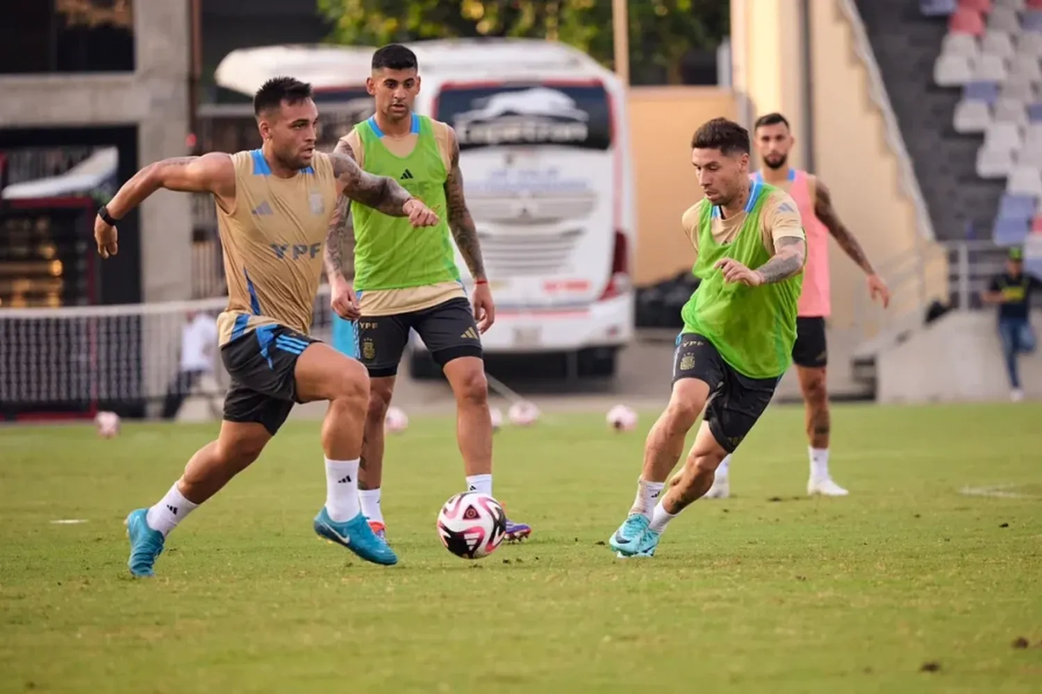 Argentina tuvo su último entrenamiento antes de enfrentar a Colombia