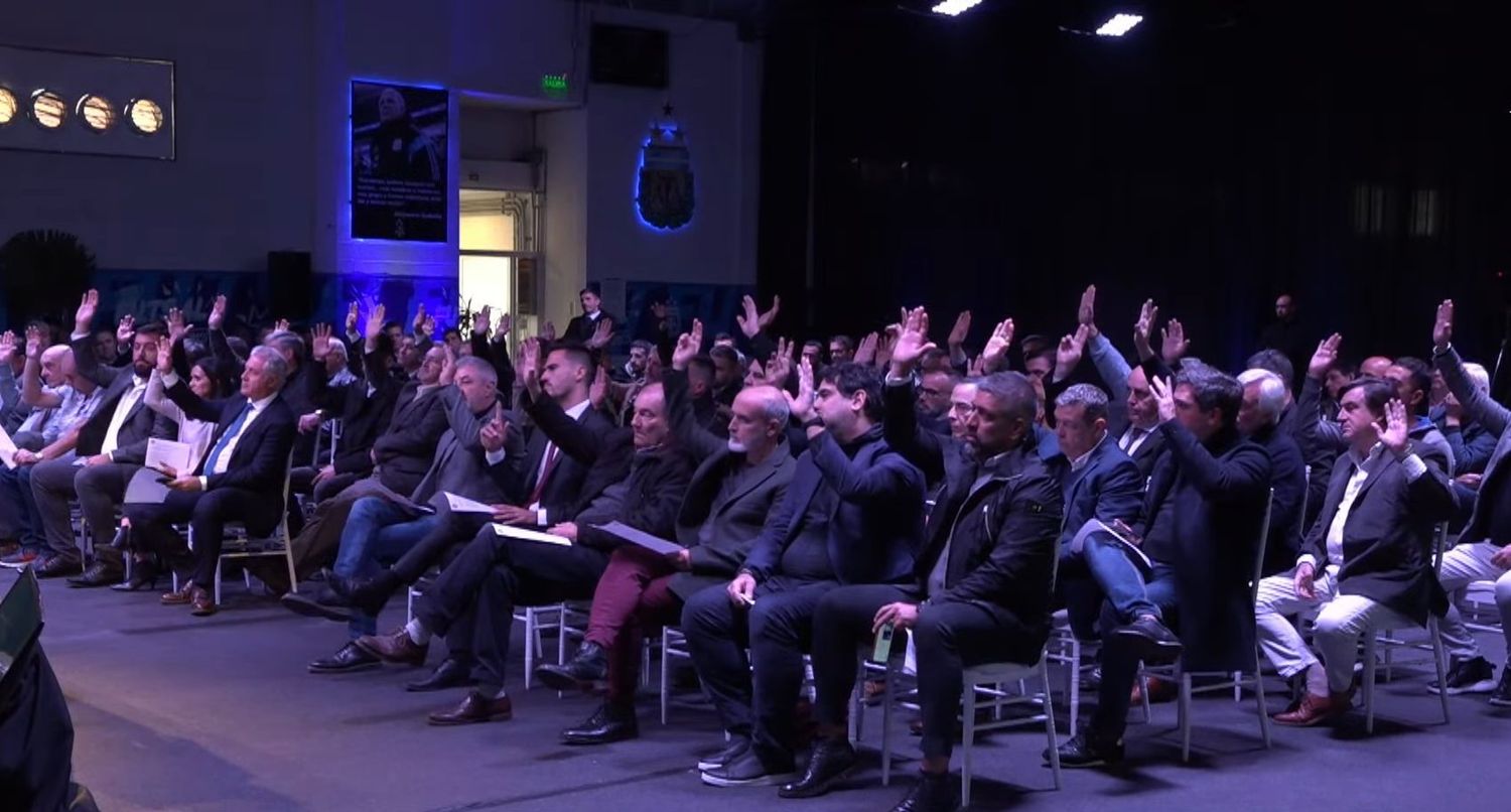 El momento de la votación en el predio de Ezeiza.