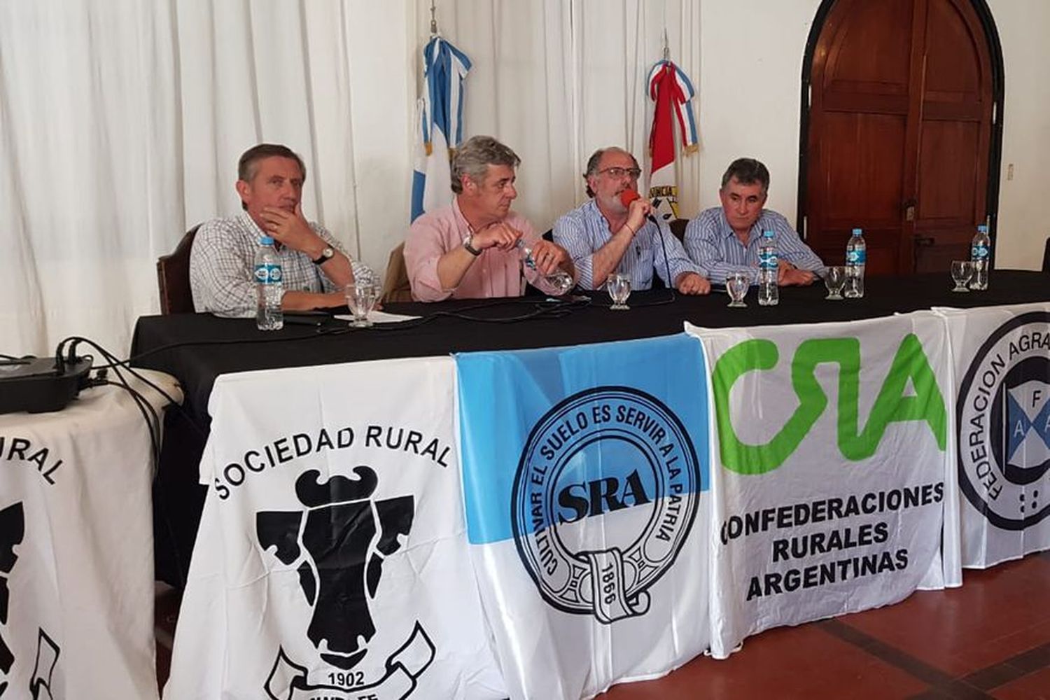 La Mesa de Enlace planea cese de comercialización para rechazar prórroga del cepo a exportaciones de carne
