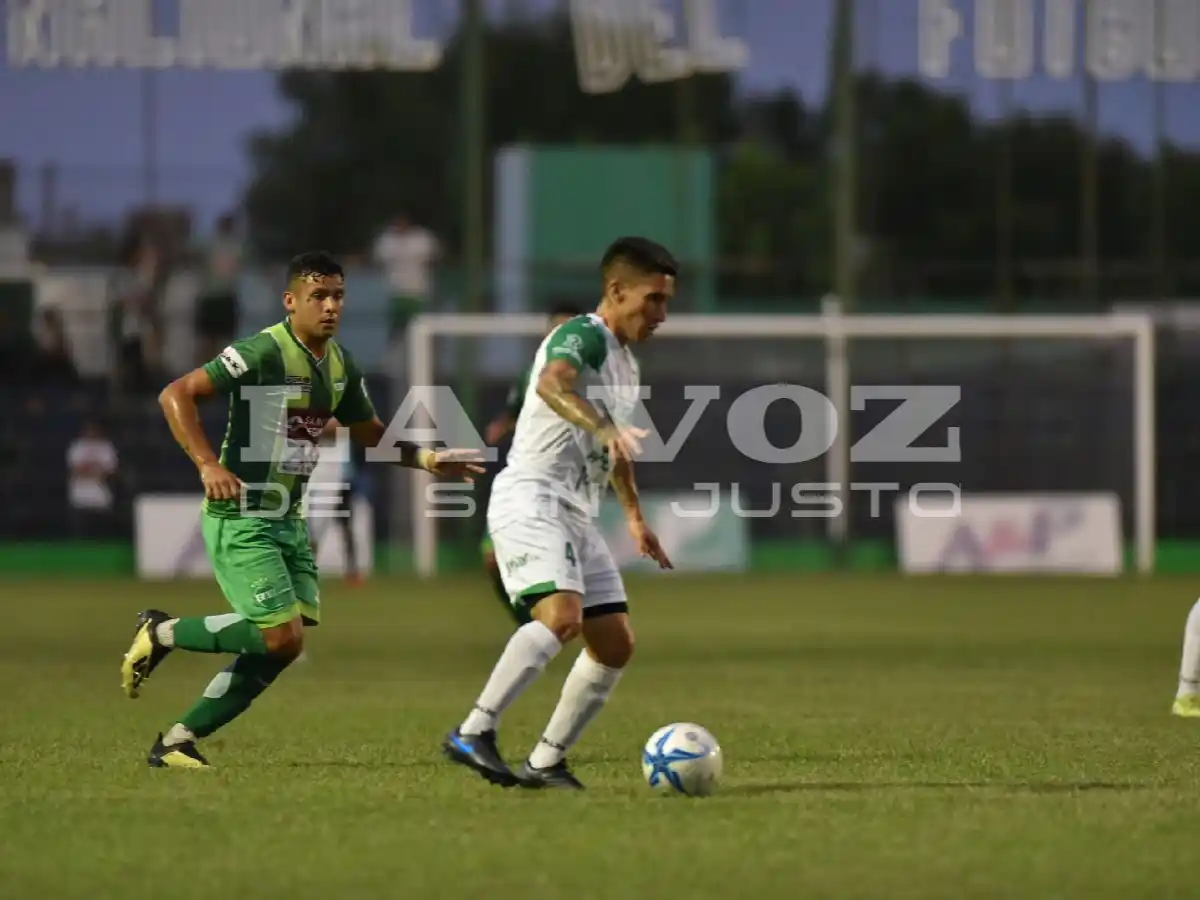 Con Racing de Avellaneda a finales de marzo