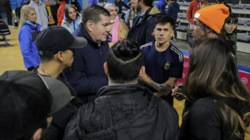 El Municipio entregó becas a más de 200 deportistas locales