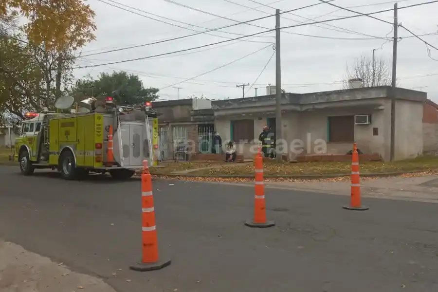 Alarma por un incendio en barrio Mosconi: una cocina en llamas por la ruptura de la manguera de gas