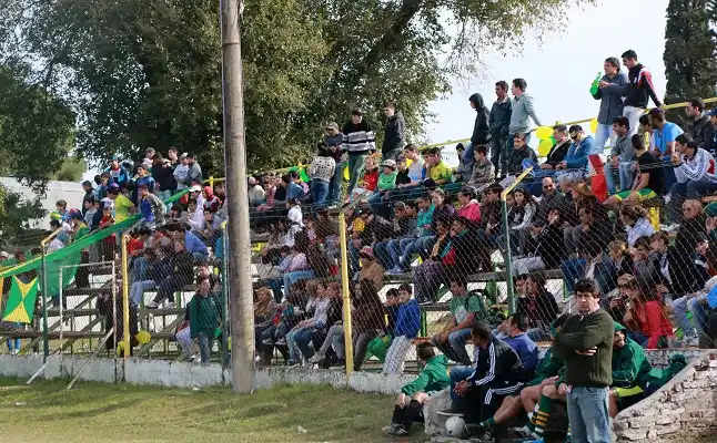 Unión del Suburbio inauguró una tribuna