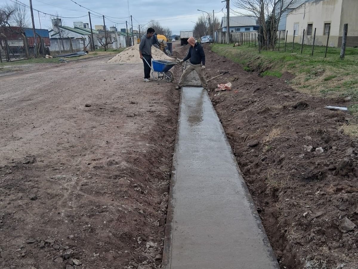 La obra avanza en el ingreso a la localidad.