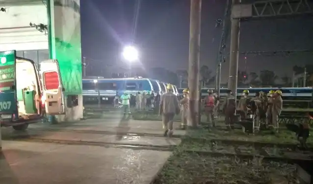 Llavallol: Dos operarios se electrocutaron cuando limpiaban el techo de un tren