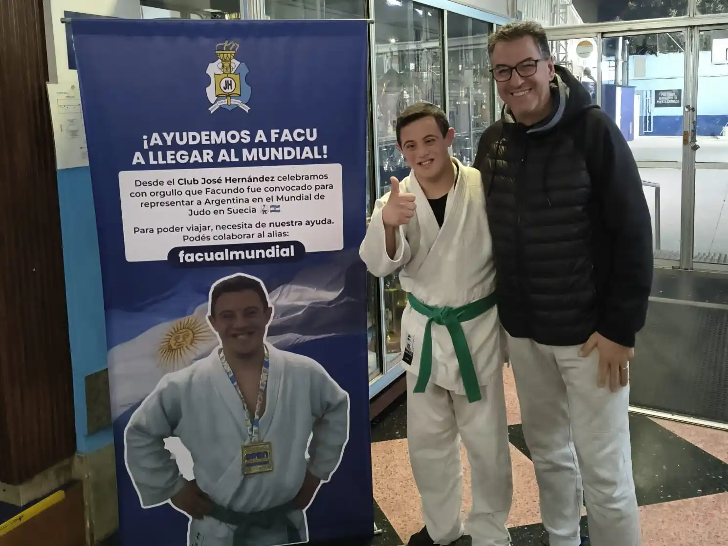 Facundo Díaz junto a su papá Marcelo en en el Club José Hernández, donde practica judo hace ocho años (Newstad).