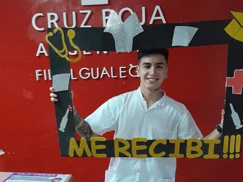 Enzo Vallaro fue uno de los cuatro egresados durante esta semana.