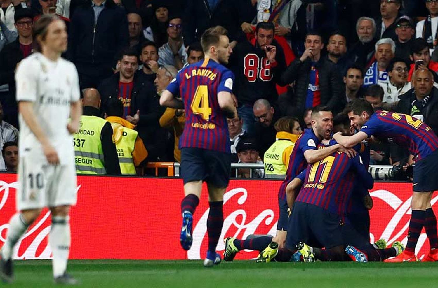 Barcelona se hizo gigante en el Bernabéu y eliminó al Real Madrid