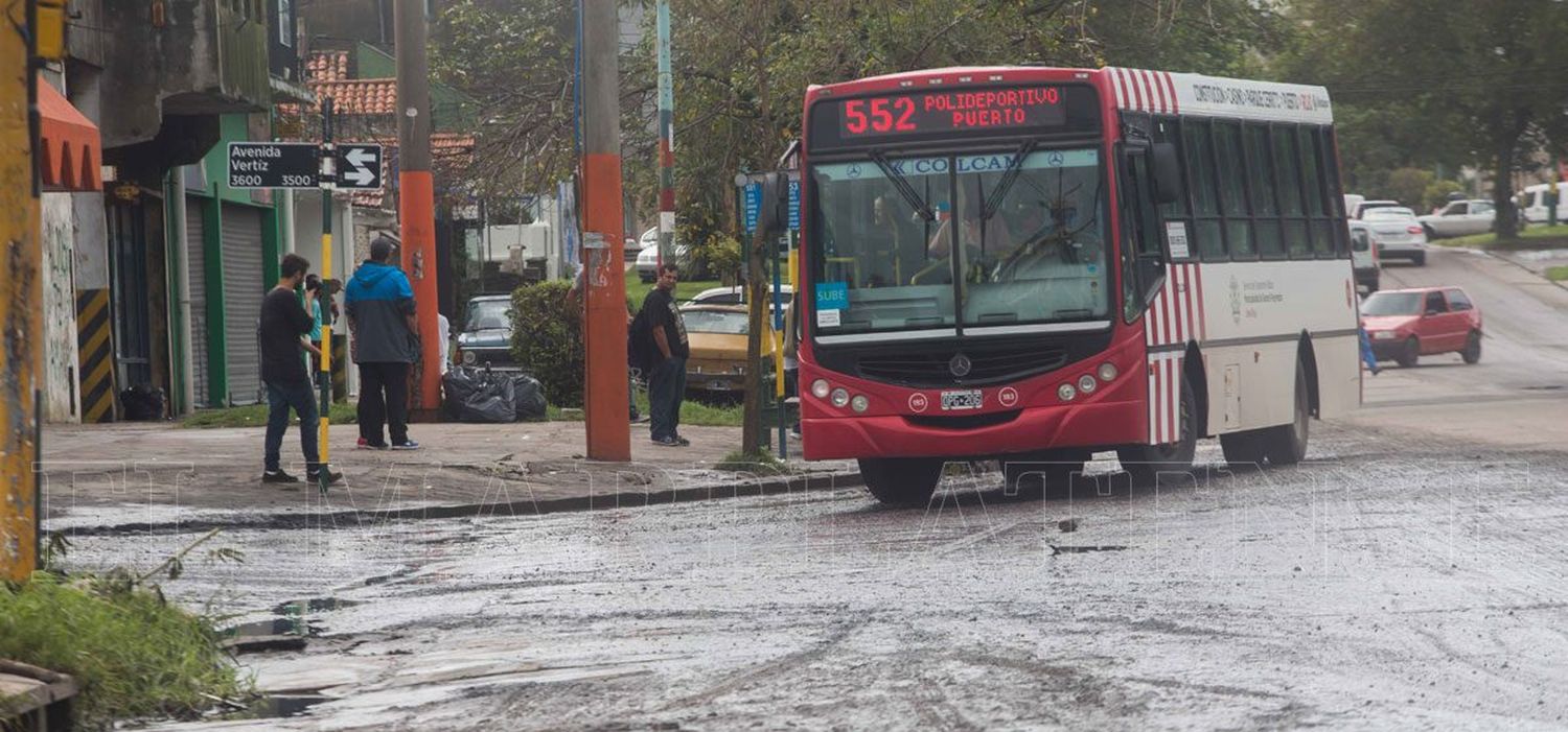 Las "olas" que hacían los vehículos destrozaron comercios en Avenida Edison