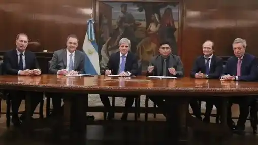 Neuquén y Santa Cruz firmaron con la Nación la quita de las retenciones al petróleo